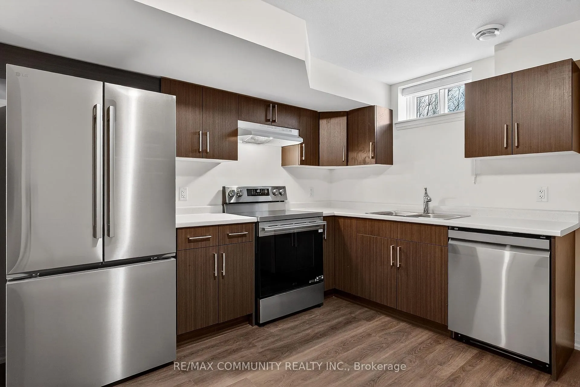 Photo 5 of 95 Westcott Road, Welland, West Welland — HOMEH