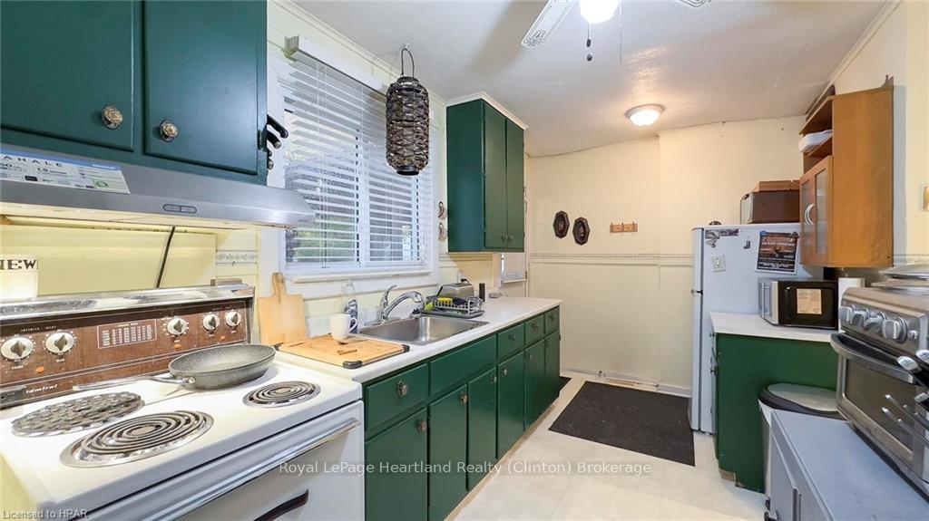 Photo 9 of 53 Victoria Boulevard, Huron East, Vanastra — HOMEH