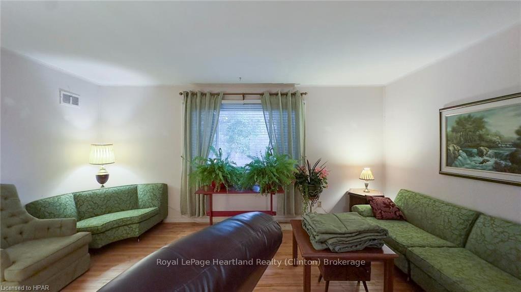 Photo 16 of 53 Victoria Boulevard, Huron East, Vanastra — HOMEH