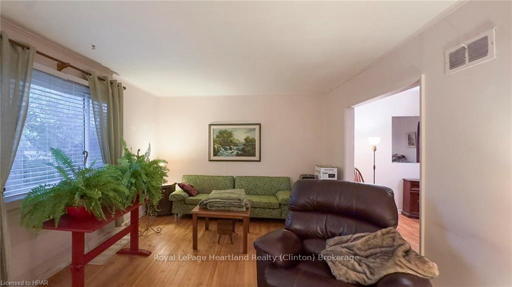 Photo 18 of 53 Victoria Boulevard, Huron East, Vanastra — HOMEH