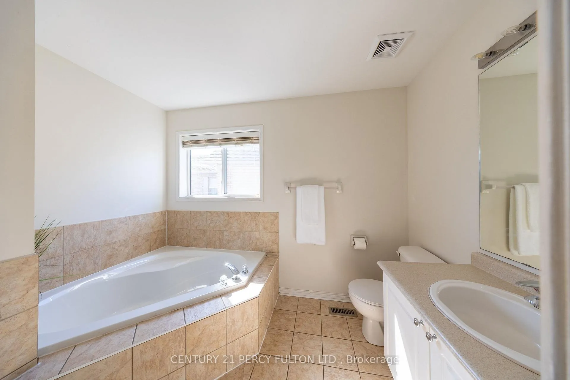 Photo 20 of 66 Telegraph Drive, Whitby, Williamsburg — HOMEH