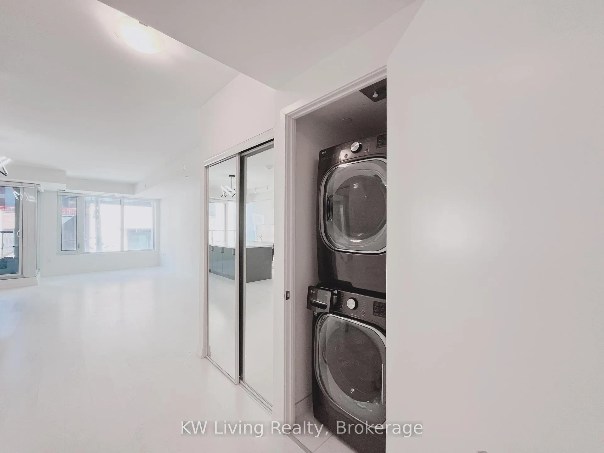 Photo 3 of Unit 215, 158 Front Street, Toronto, Moss Park — HOMEH