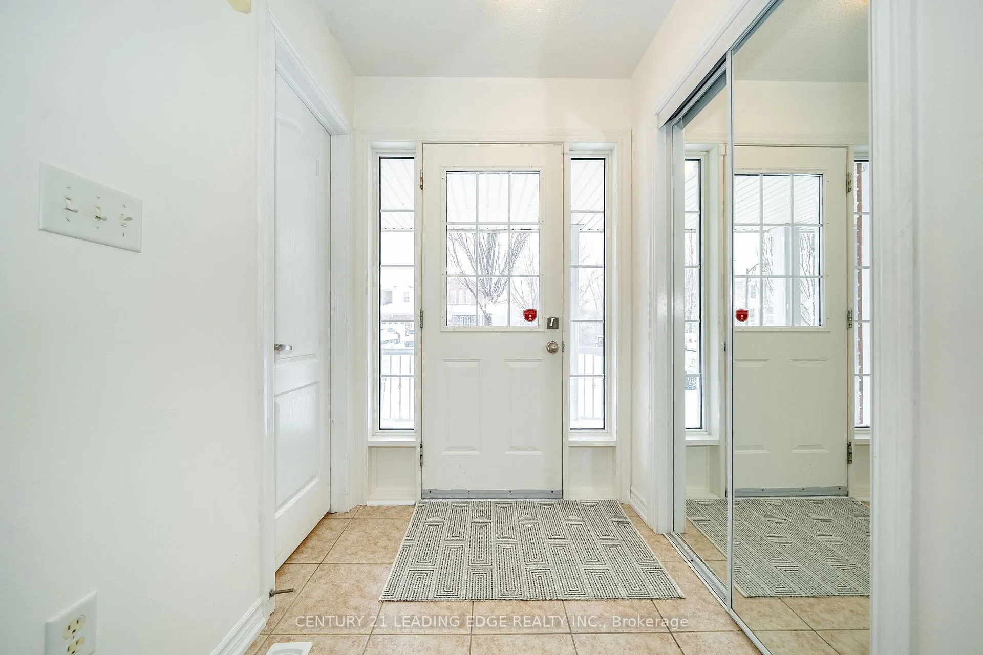 Photo 4 of 18 Roy Rainey Avenue, Markham, Wismer — HOMEH