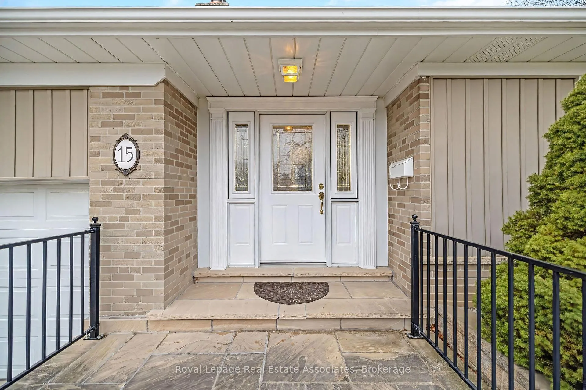 Photo 4 of 15 Stockman Crescent, Halton Hills, Georgetown — HOMEH