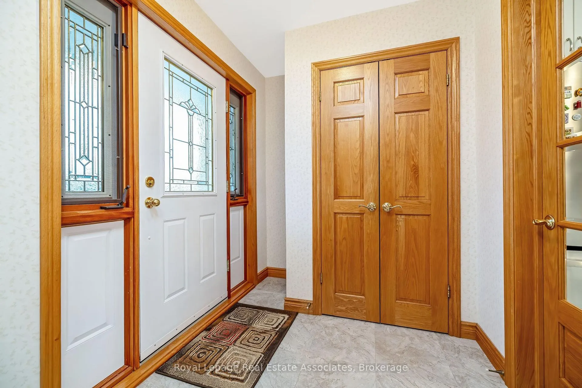 Photo 5 of 15 Stockman Crescent, Halton Hills, Georgetown — HOMEH