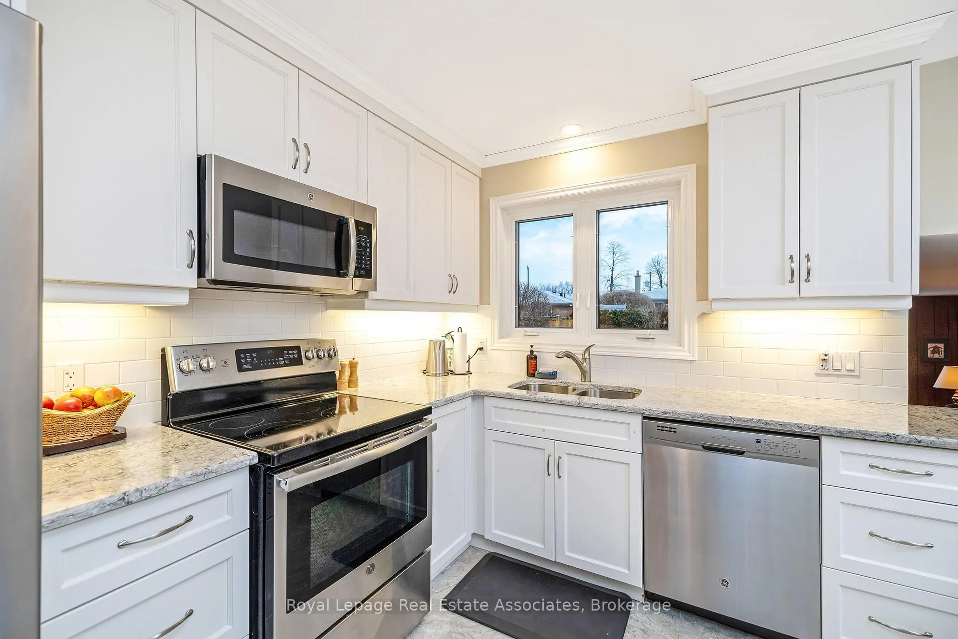 Photo 14 of 15 Stockman Crescent, Halton Hills, Georgetown — HOMEH