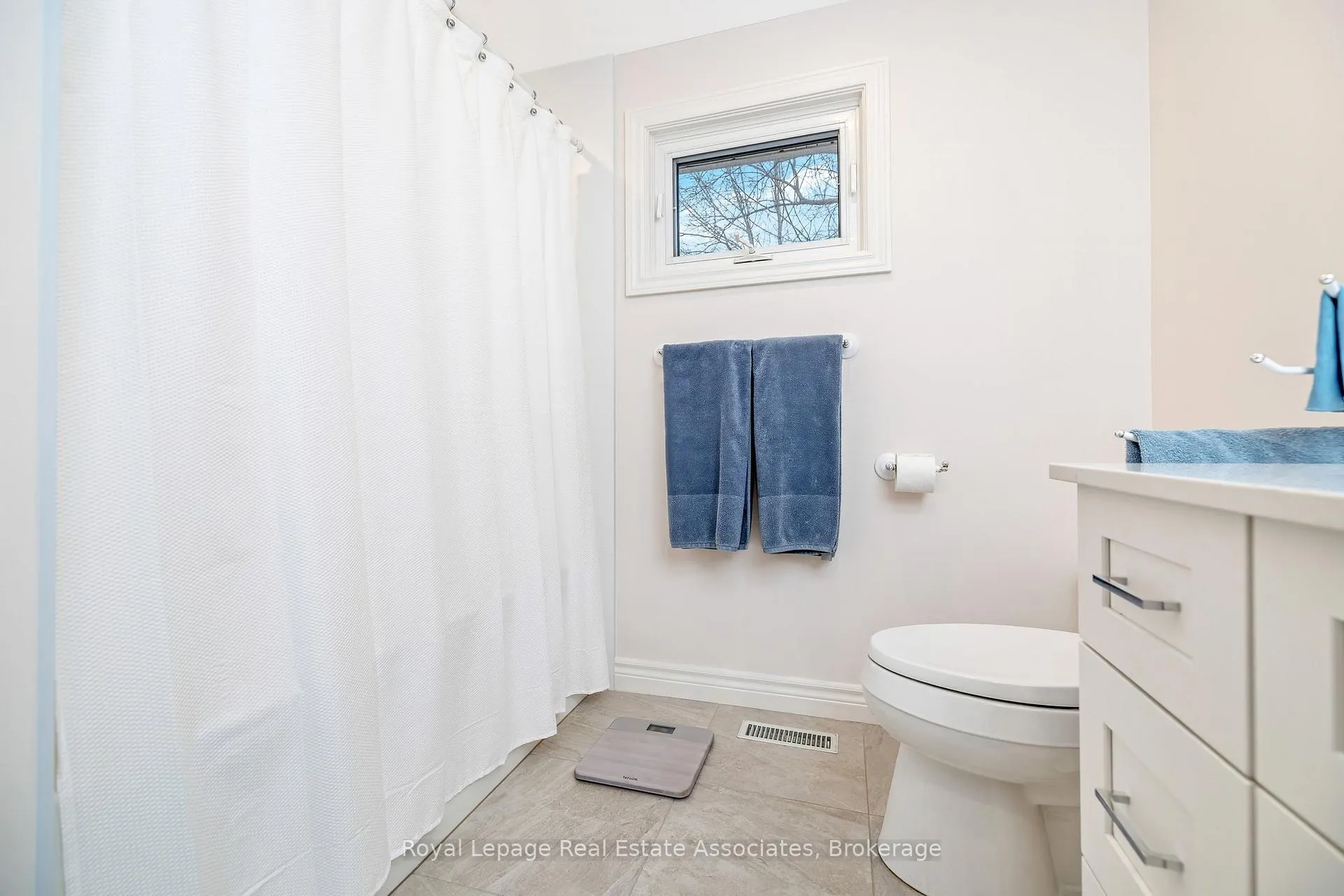 Photo 29 of 15 Stockman Crescent, Halton Hills, Georgetown — HOMEH