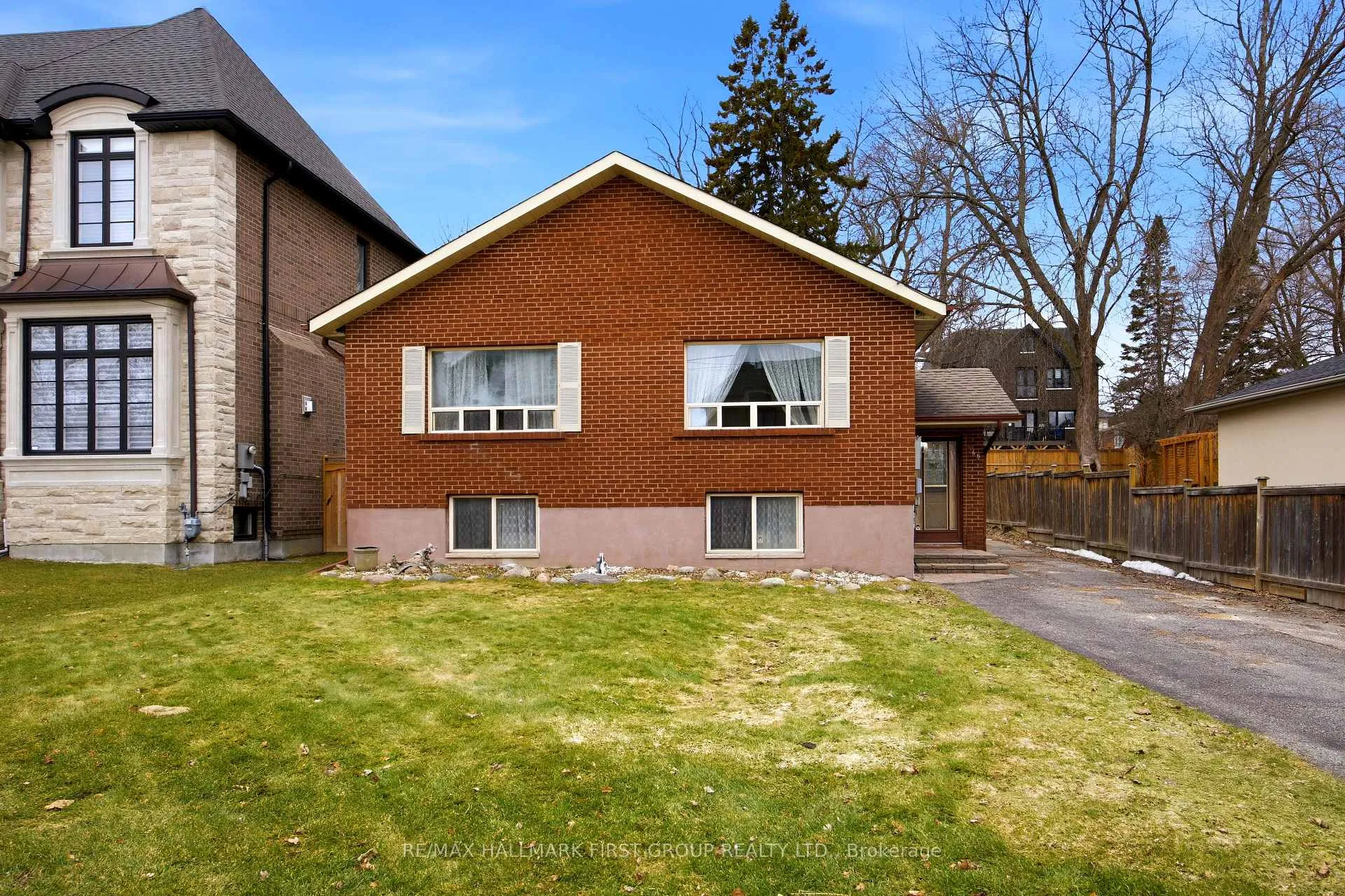 Photo 2 of 548 Marksbury Road, Pickering, West Shore — HOMEH