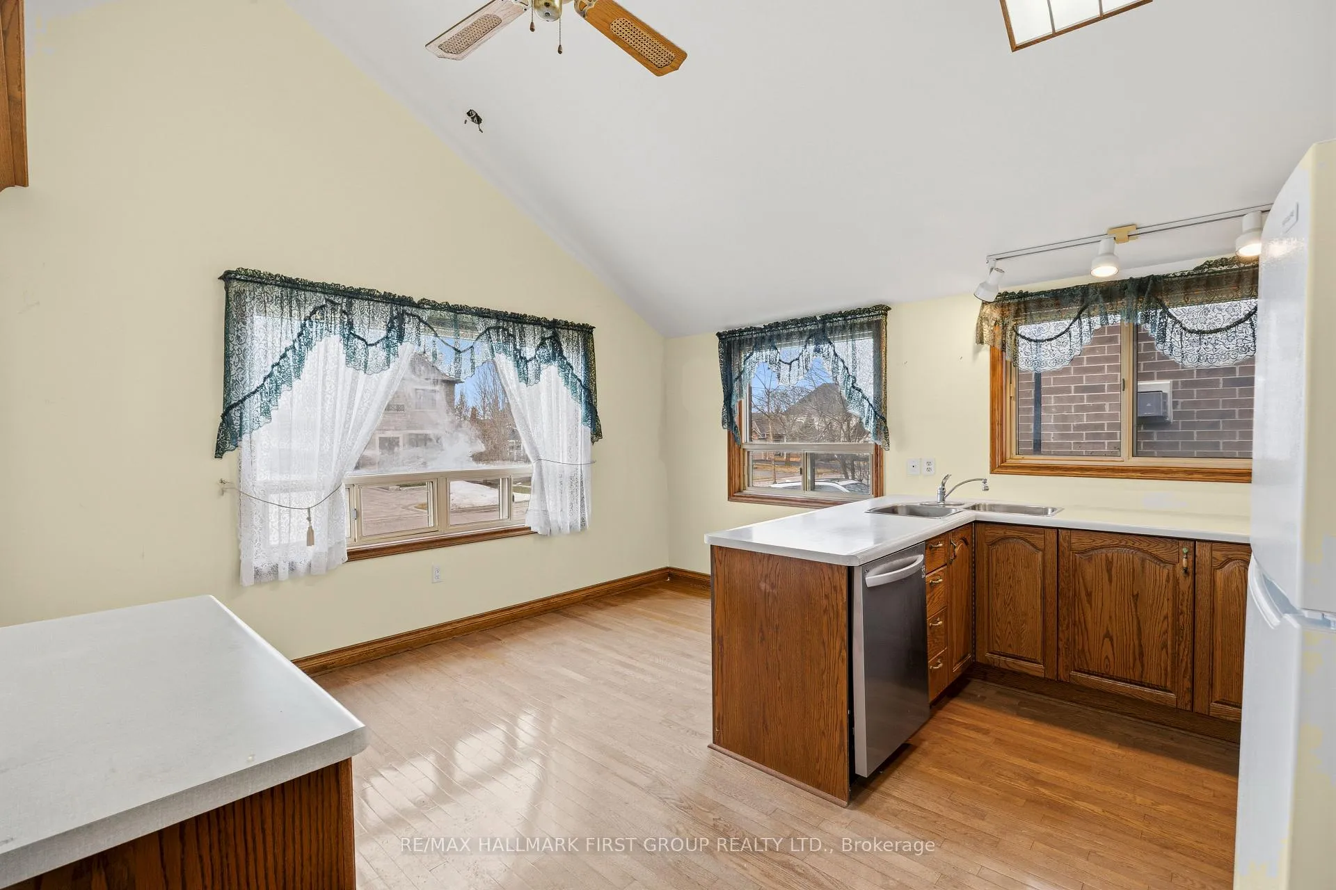 Photo 11 of 548 Marksbury Road, Pickering, West Shore — HOMEH