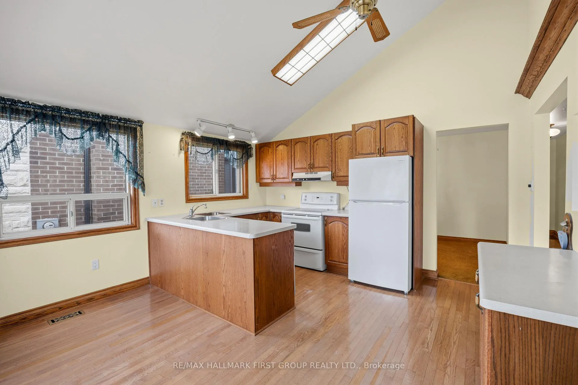 Photo 12 of 548 Marksbury Road, Pickering, West Shore — HOMEH