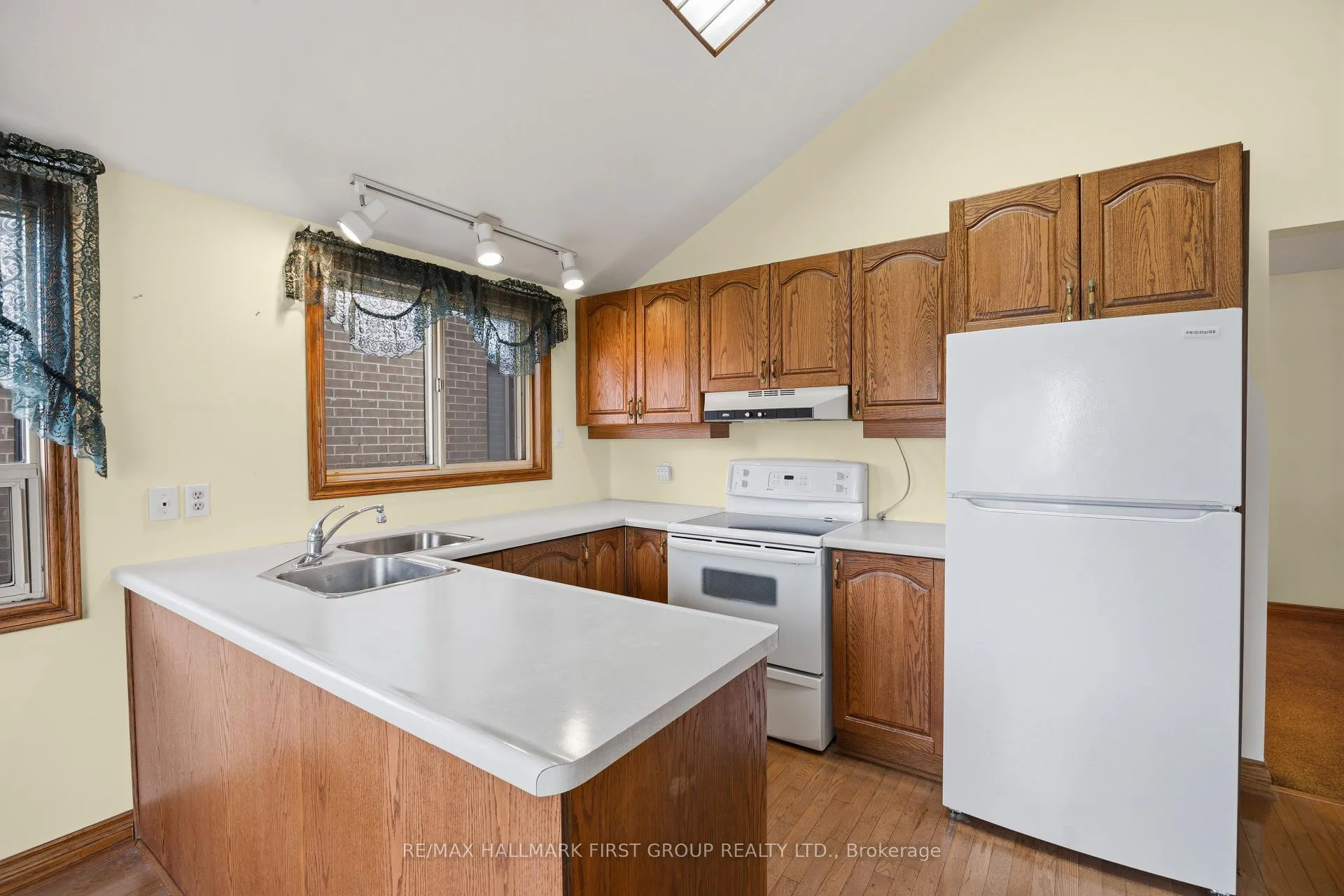 Photo 14 of 548 Marksbury Road, Pickering, West Shore — HOMEH