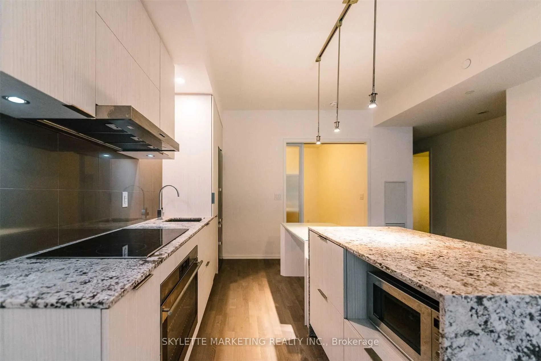 Photo 3 of Unit 422, 1 Bloor Street E, Toronto, Church-Yonge Corridor — HOMEH