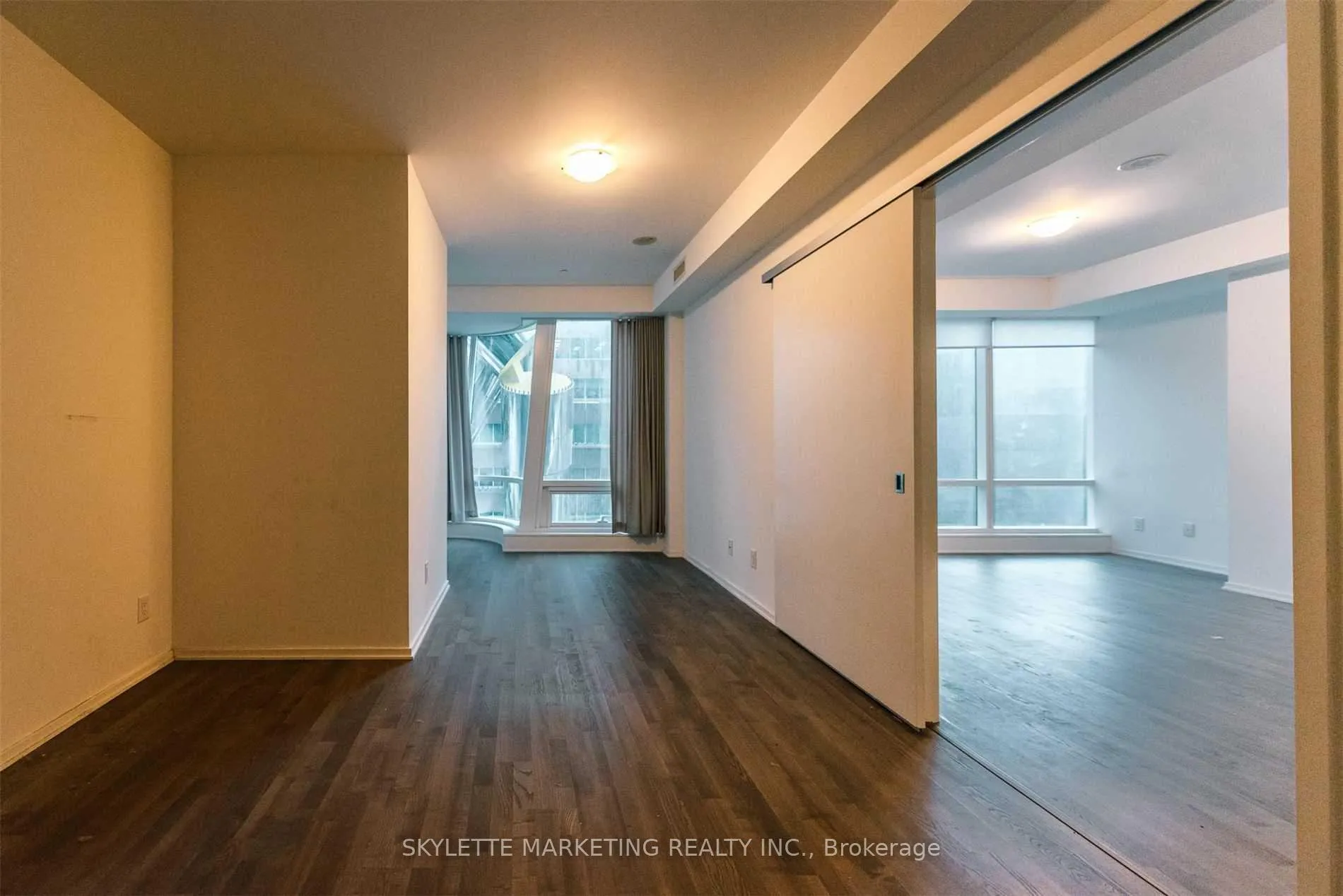 Photo 10 of Unit 422, 1 Bloor Street E, Toronto, Church-Yonge Corridor — HOMEH