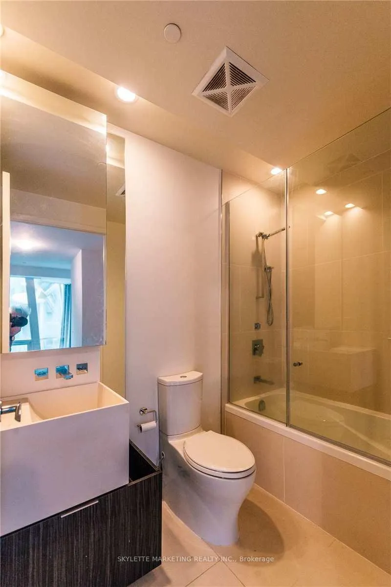 Photo 16 of Unit 422, 1 Bloor Street E, Toronto, Church-Yonge Corridor — HOMEH