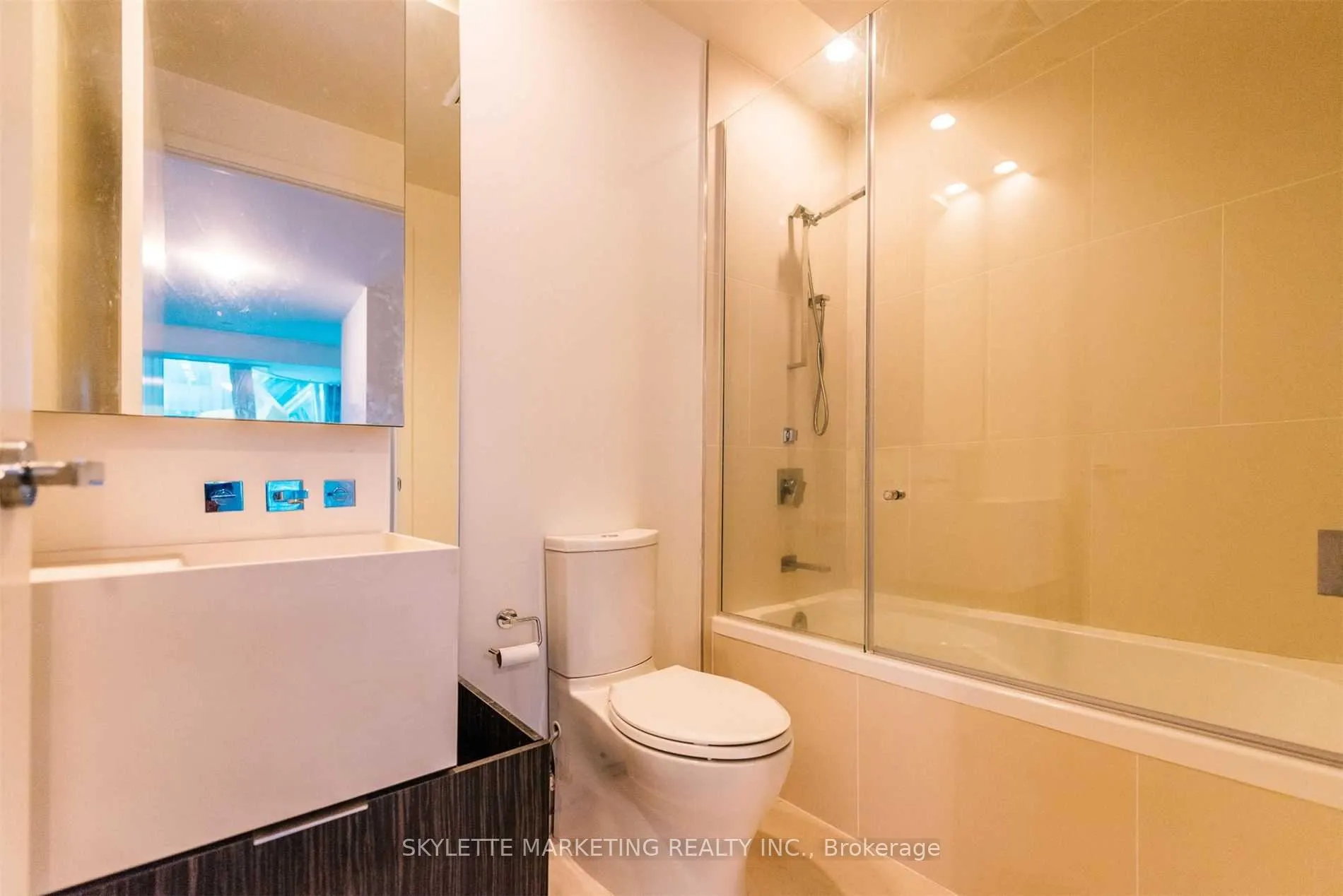 Photo 17 of Unit 422, 1 Bloor Street E, Toronto, Church-Yonge Corridor — HOMEH