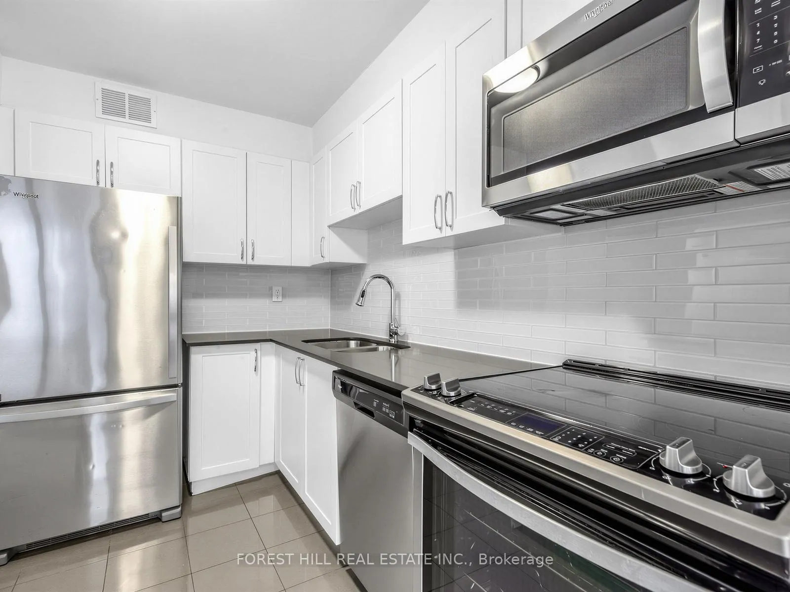 Photo 10 of Unit 202, 35 Walmer Road, Toronto, The Annex — HOMEH