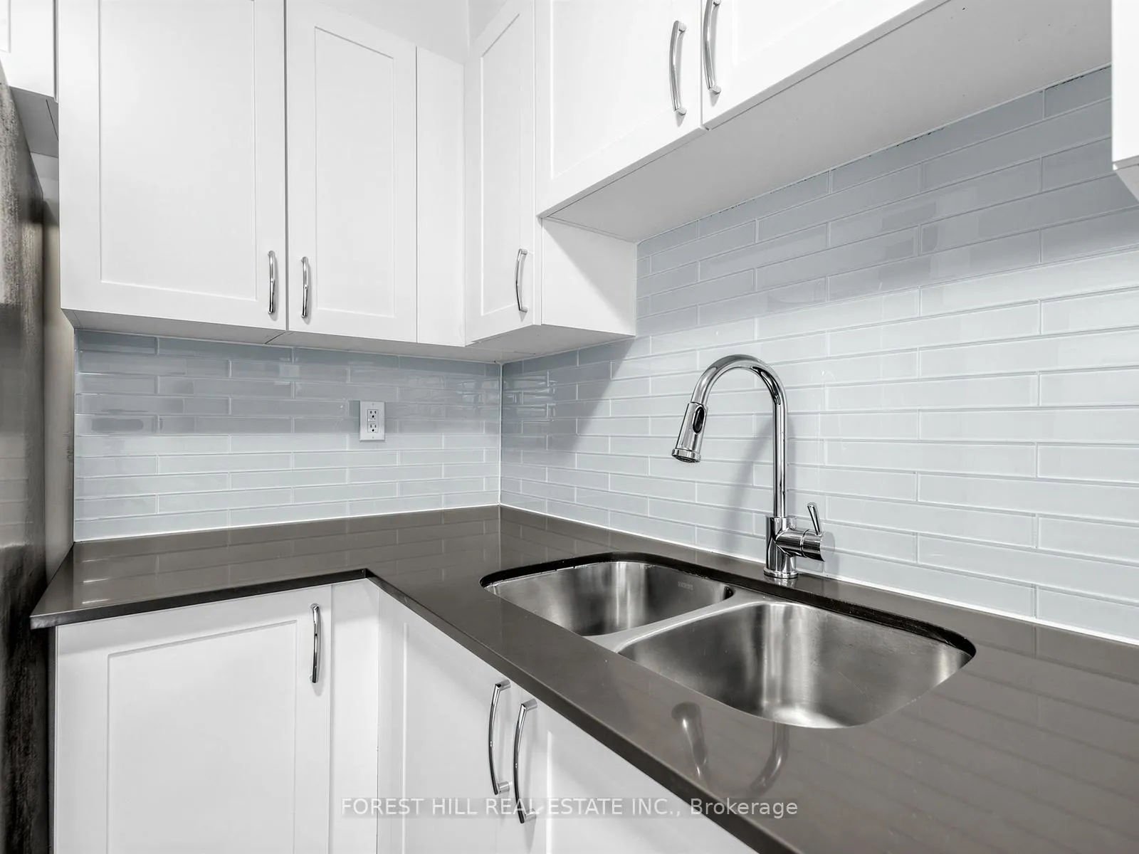 Photo 11 of Unit 202, 35 Walmer Road, Toronto, The Annex — HOMEH