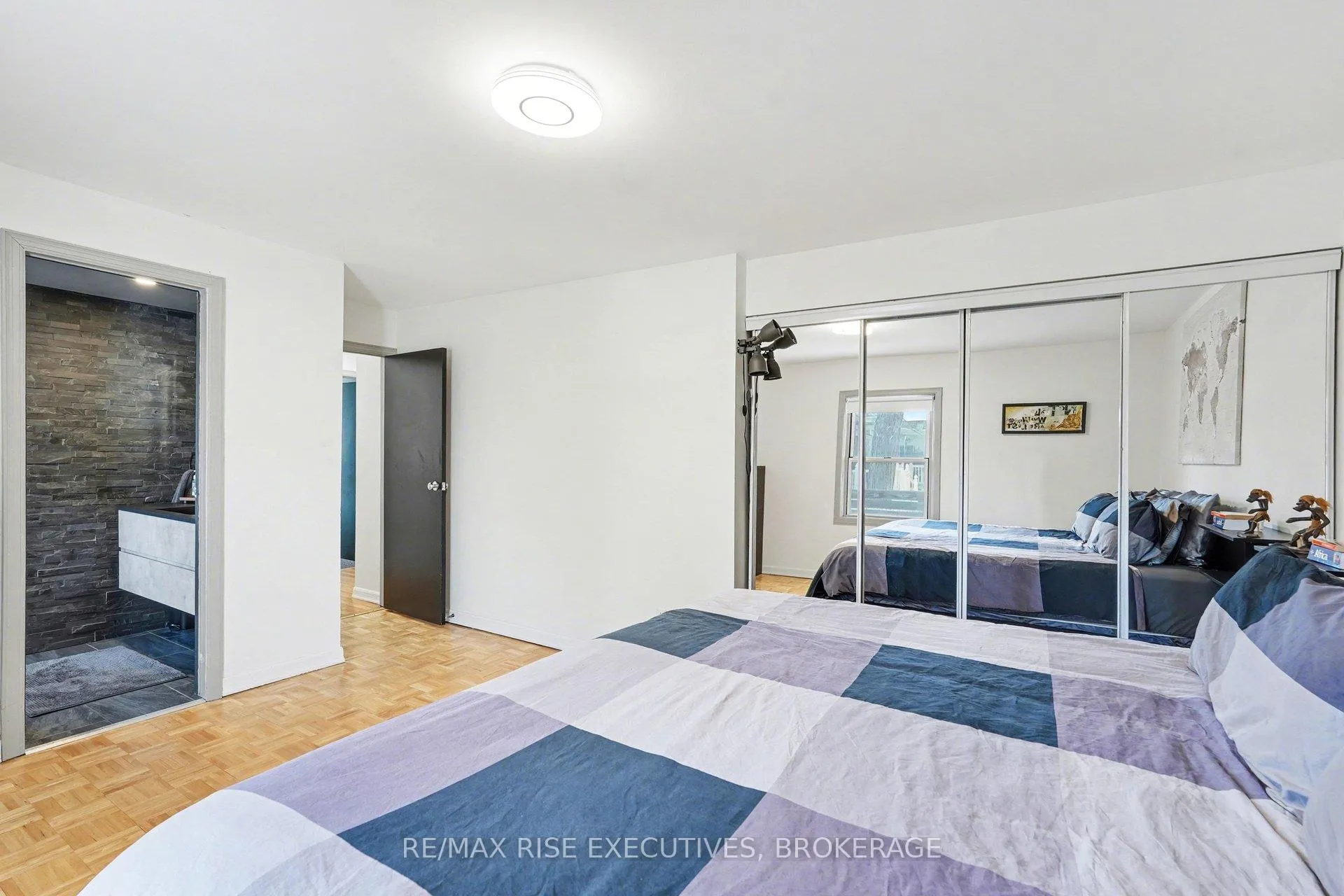 Photo 17 of 41 Wilson Street E, Perth — HOMEH