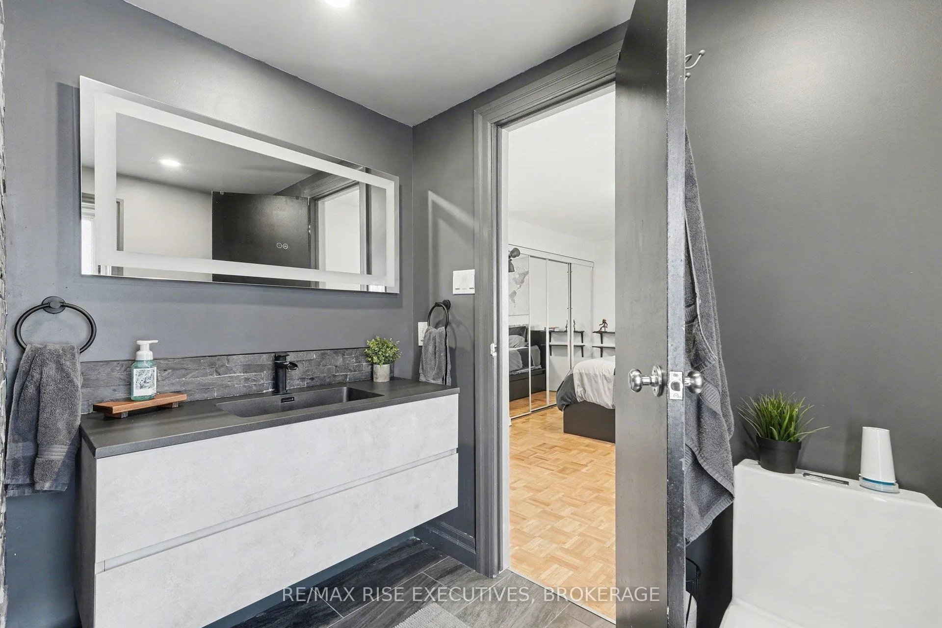Photo 19 of 41 Wilson Street E, Perth — HOMEH