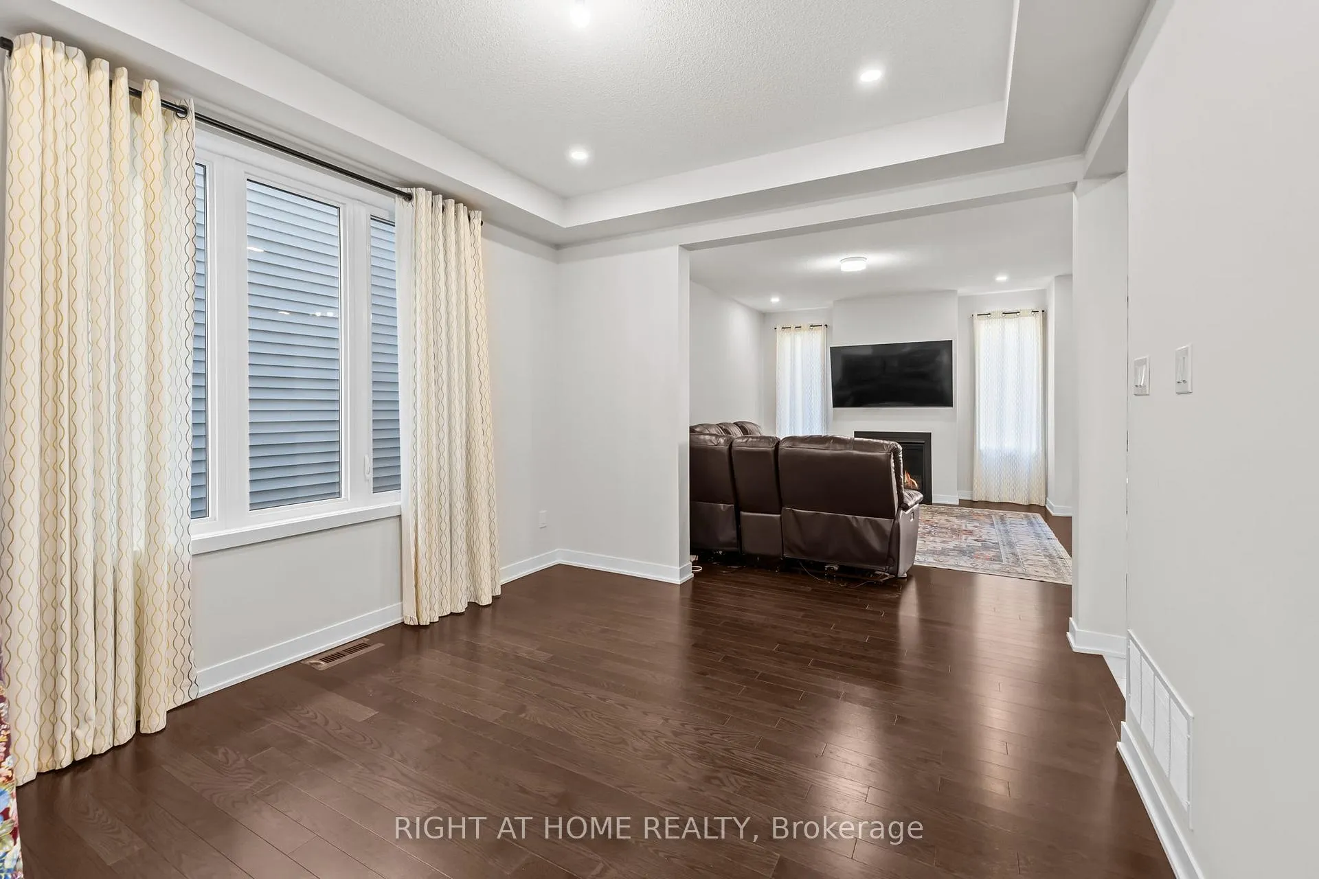 Photo 6 of 837 Derren Avenue, Ottawa, Stittsville (North) — HOMEH