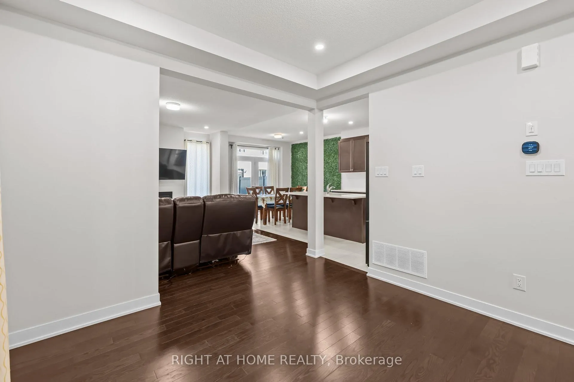 Photo 7 of 837 Derren Avenue, Ottawa, Stittsville (North) — HOMEH