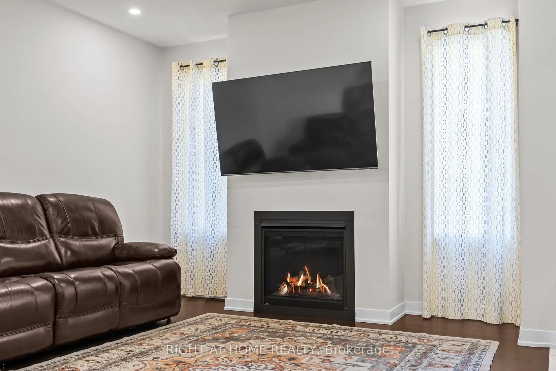 Photo 10 of 837 Derren Avenue, Ottawa, Stittsville (North) — HOMEH