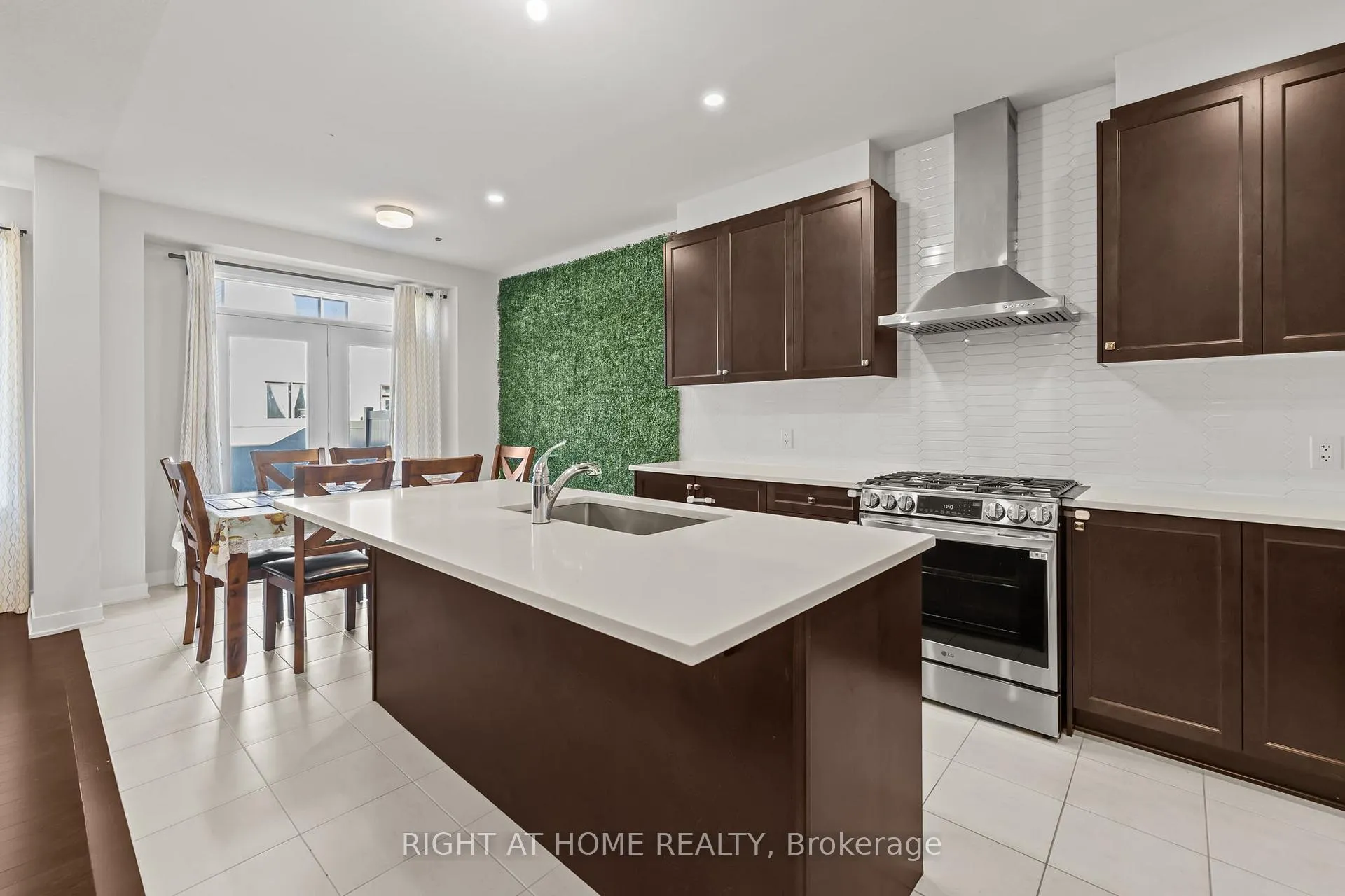 Photo 14 of 837 Derren Avenue, Ottawa, Stittsville (North) — HOMEH