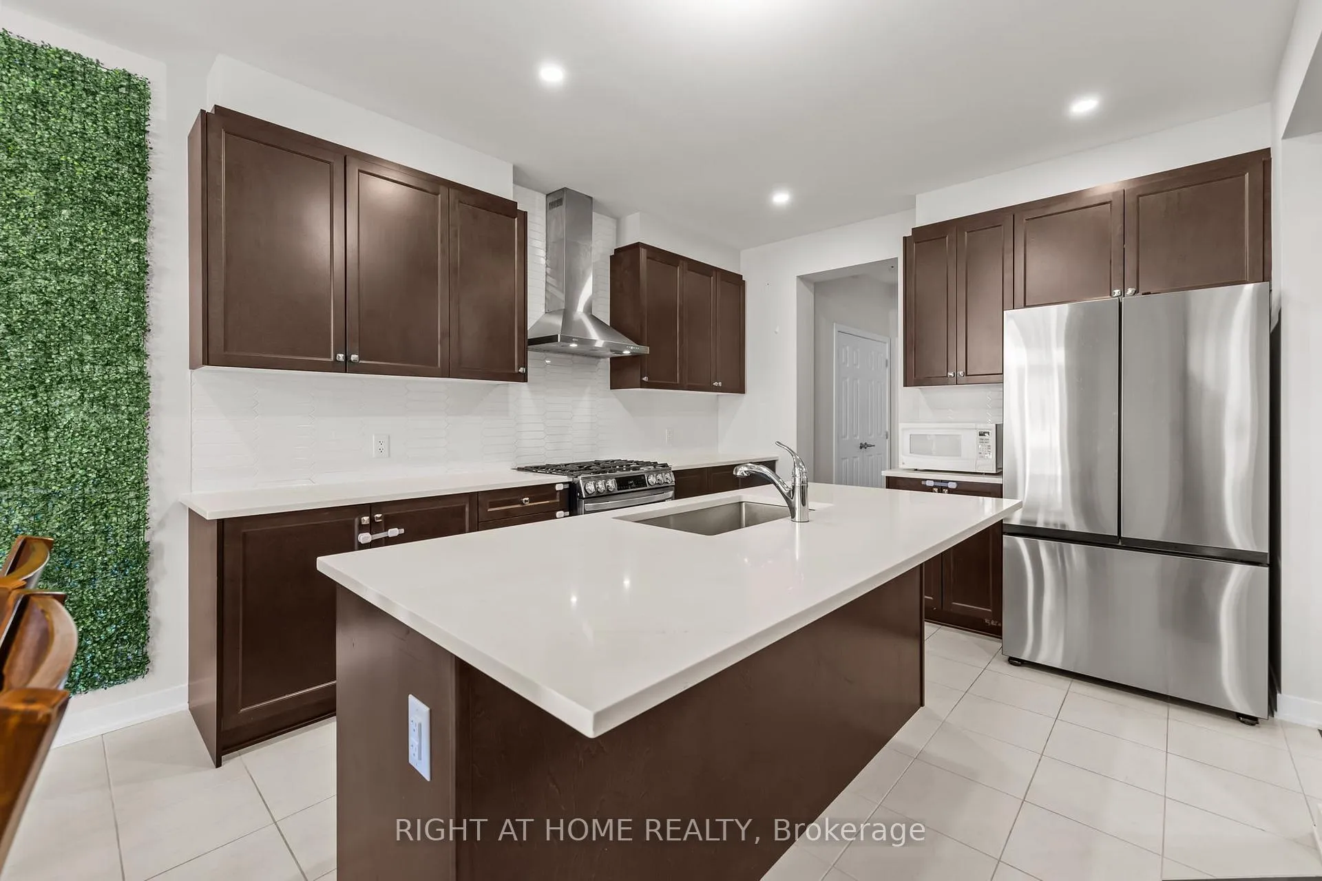 Photo 15 of 837 Derren Avenue, Ottawa, Stittsville (North) — HOMEH