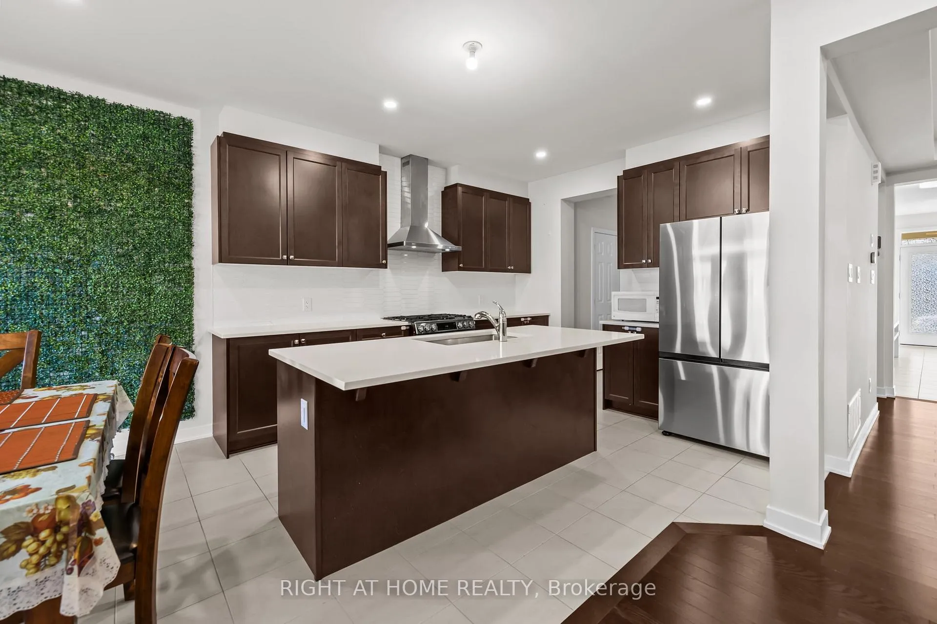 Photo 18 of 837 Derren Avenue, Ottawa, Stittsville (North) — HOMEH