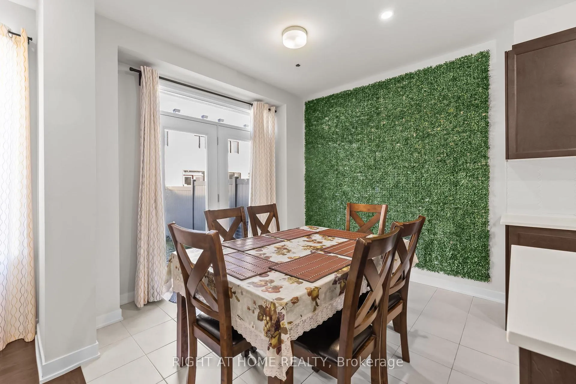 Photo 21 of 837 Derren Avenue, Ottawa, Stittsville (North) — HOMEH