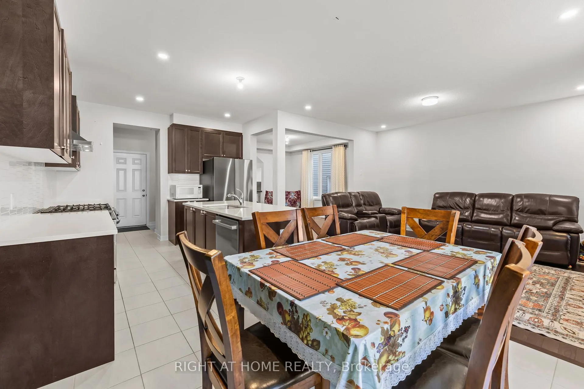 Photo 23 of 837 Derren Avenue, Ottawa, Stittsville (North) — HOMEH
