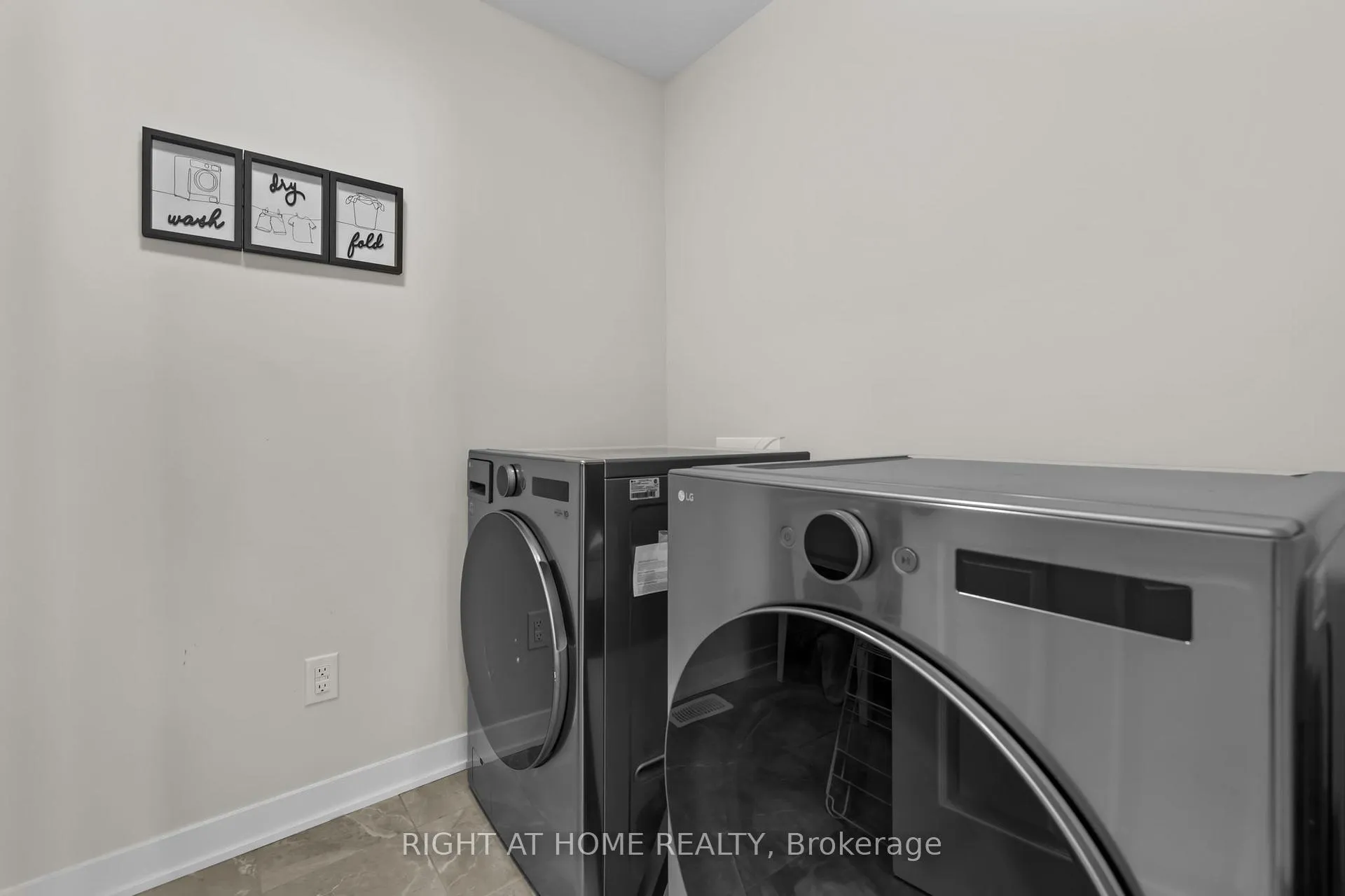 Photo 36 of 837 Derren Avenue, Ottawa, Stittsville (North) — HOMEH