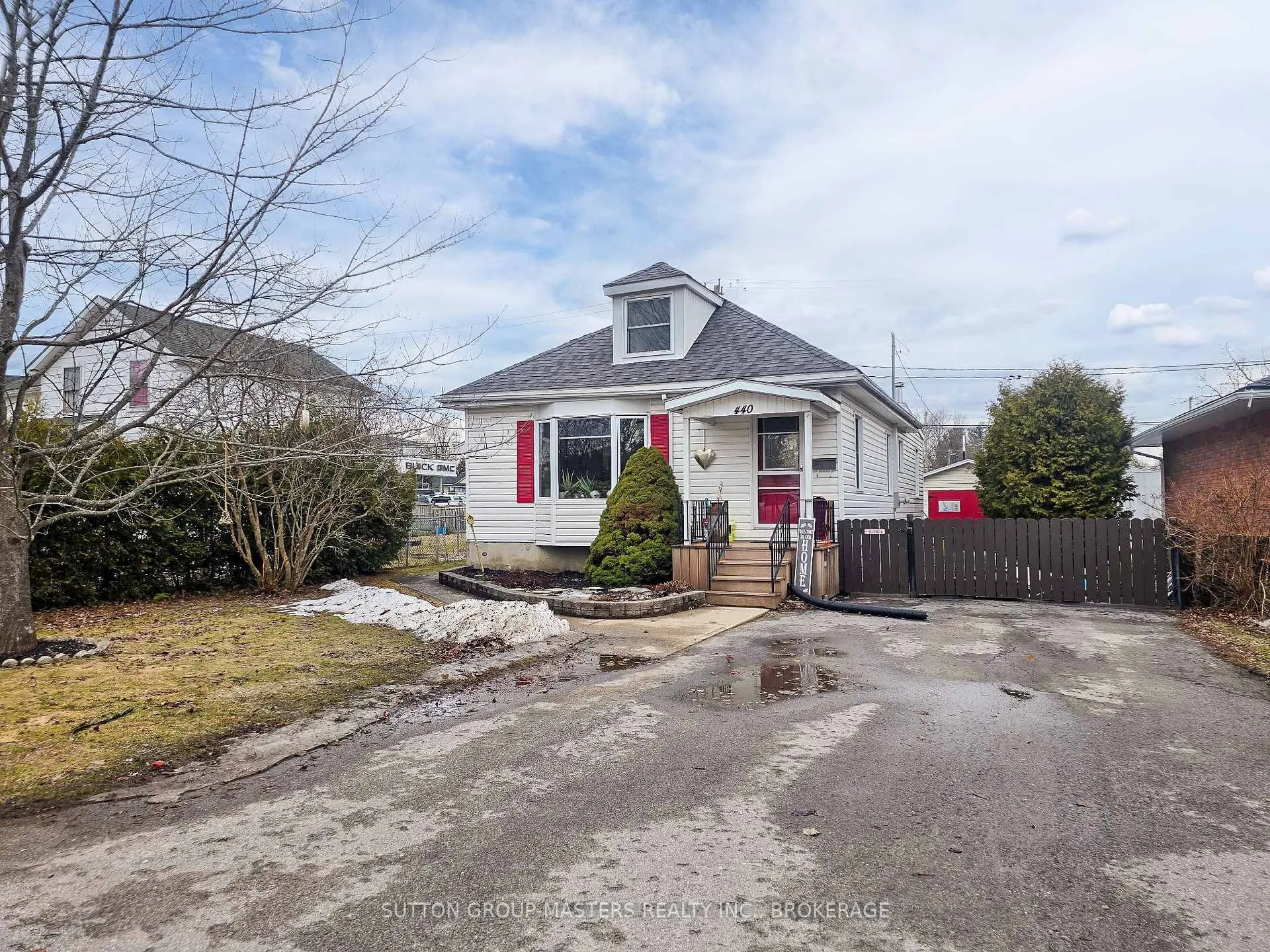 Photo 1 of 440 Pine Street E, Gananoque — HOMEH