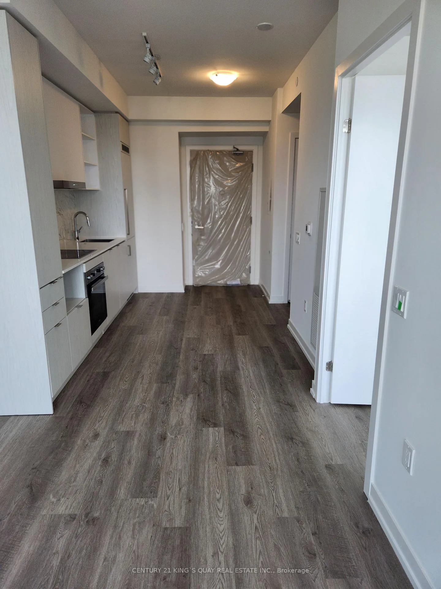 Photo 4 of Unit 5912, 55 Cooper Street, Toronto, Waterfront Communities — HOMEH