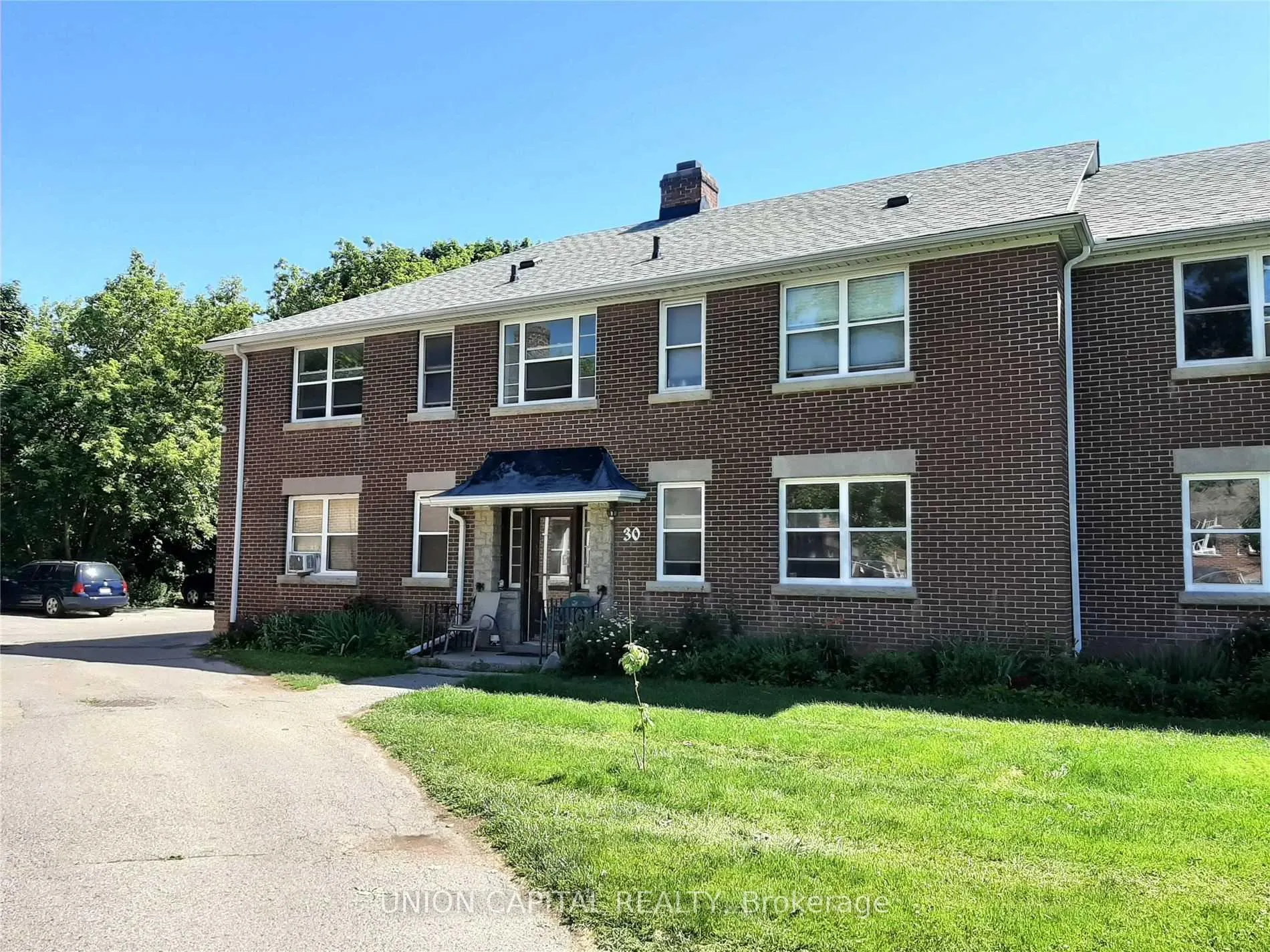 Front of Unit 12, 30 Lasalle Court