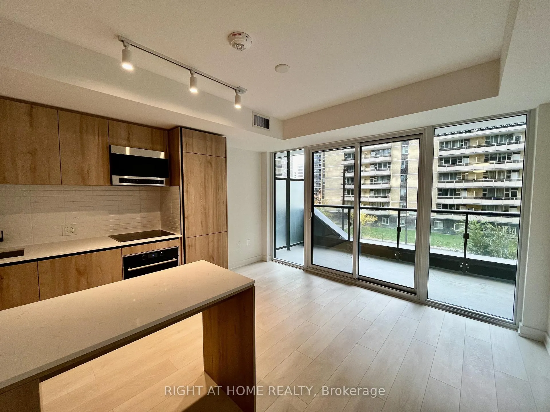 Photo 7 of Unit 303, 127 Broadway Avenue, Toronto, Mount Pleasant West — HOMEH