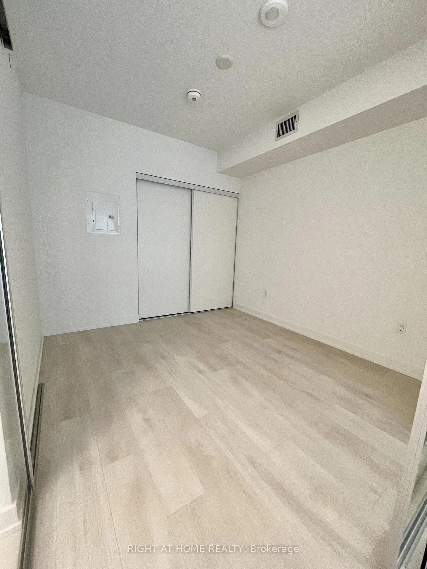 Photo 8 of Unit 303, 127 Broadway Avenue, Toronto, Mount Pleasant West — HOMEH