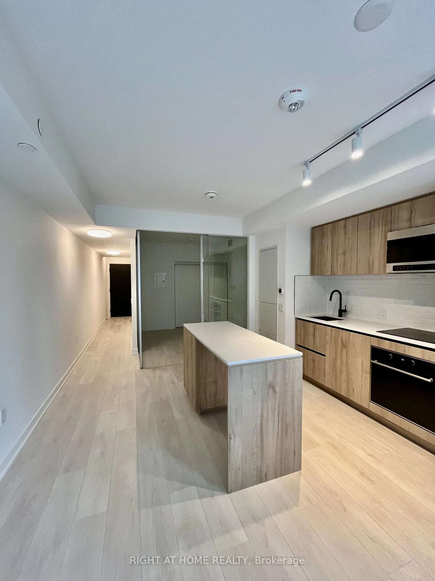 Photo 9 of Unit 303, 127 Broadway Avenue, Toronto, Mount Pleasant West — HOMEH