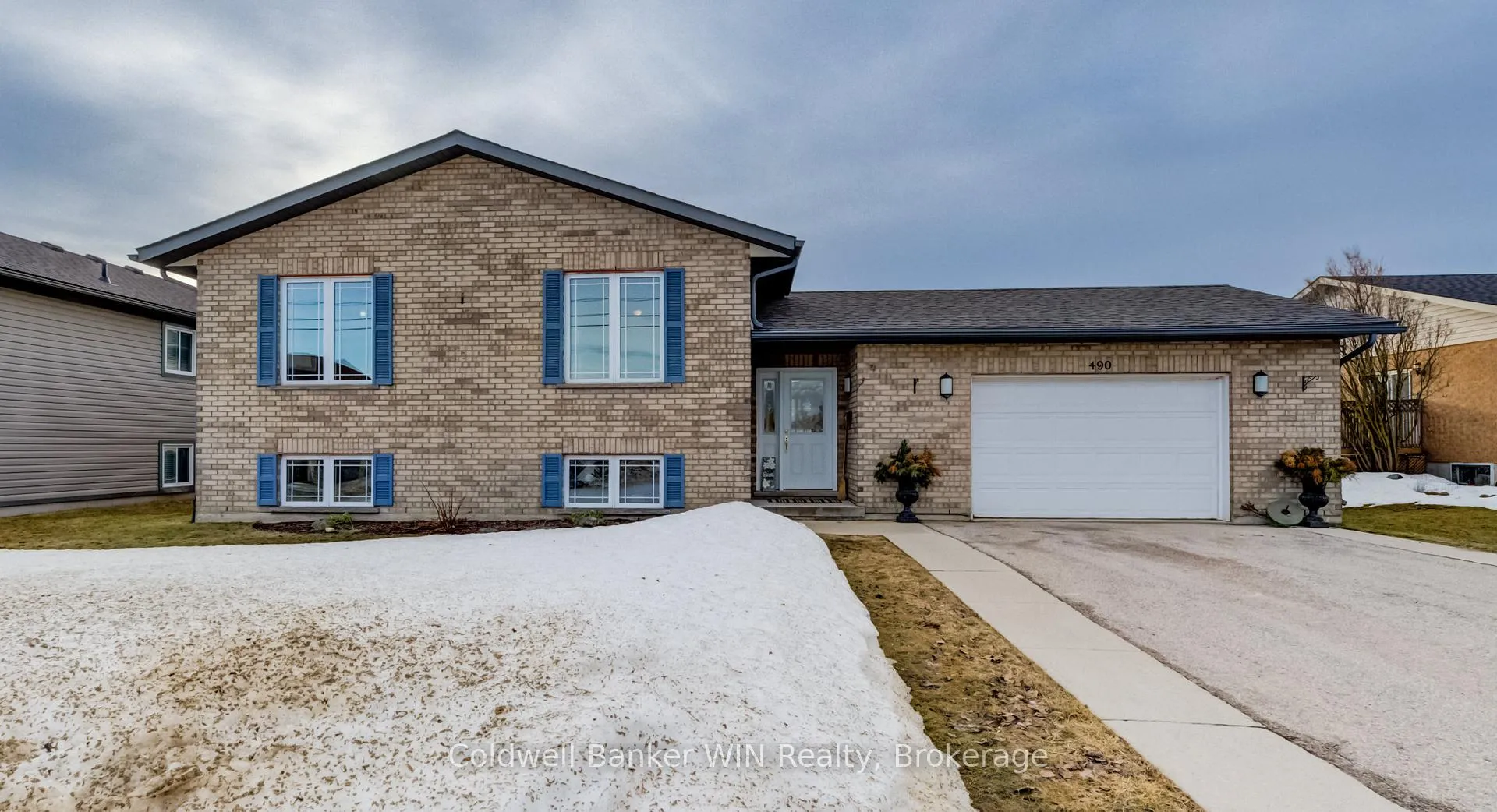 Photo 1 of 490 King Street E, Wellington North, Mount Forest — HOMEH