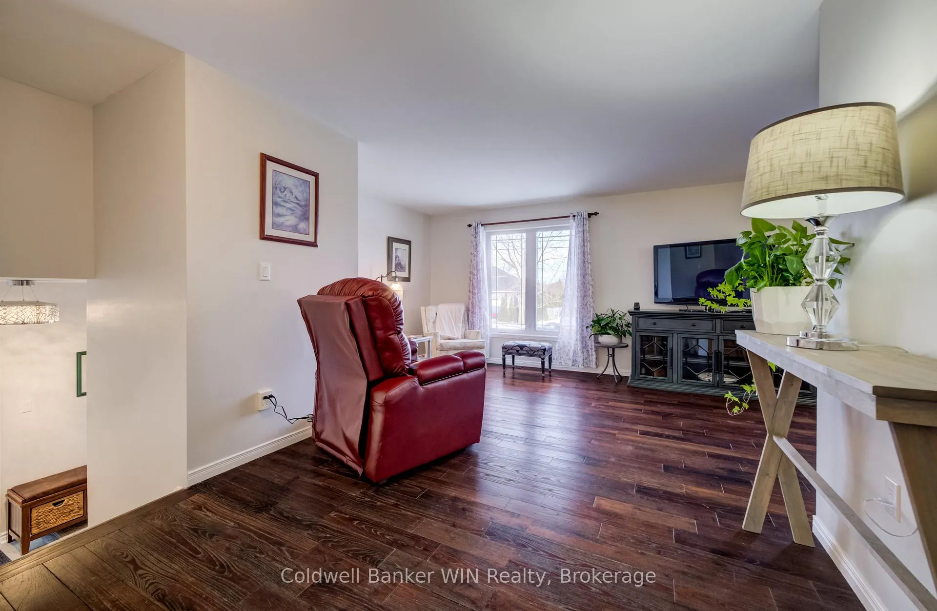Photo 6 of 490 King Street E, Wellington North, Mount Forest — HOMEH