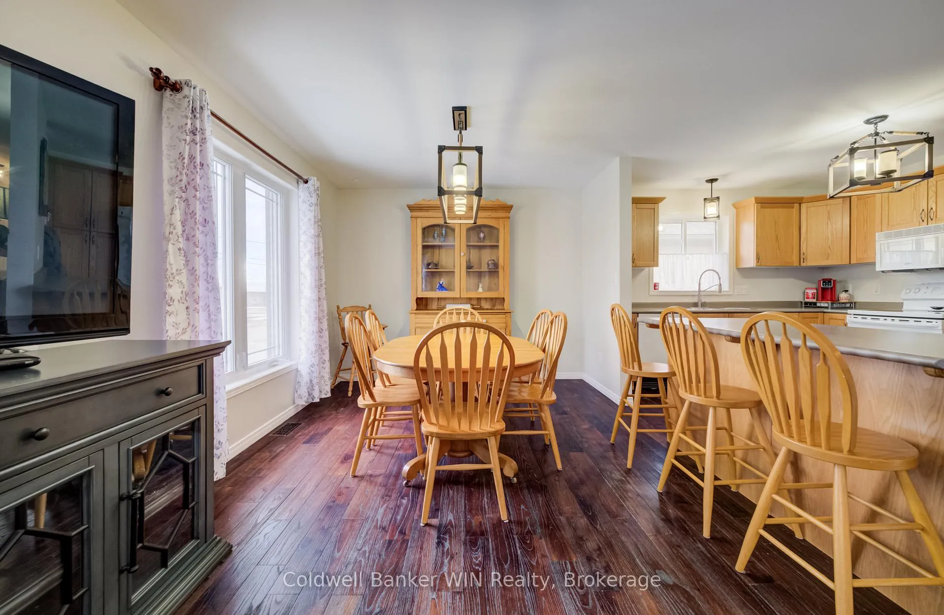 Photo 9 of 490 King Street E, Wellington North, Mount Forest — HOMEH