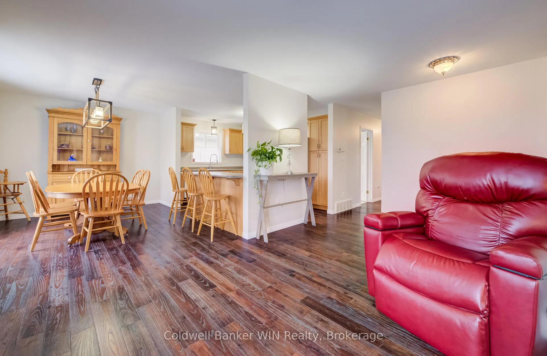 Photo 10 of 490 King Street E, Wellington North, Mount Forest — HOMEH