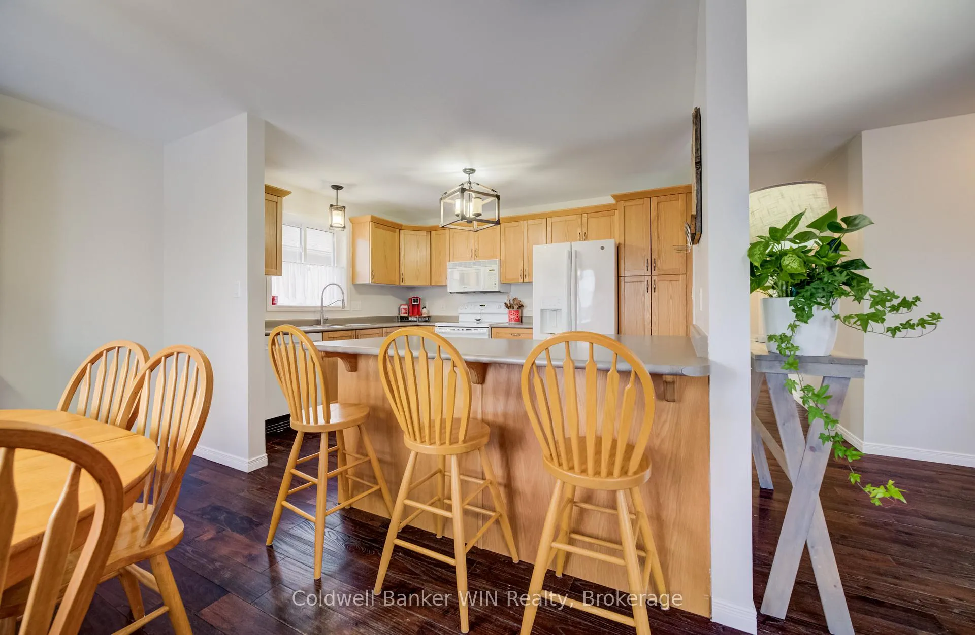 Photo 11 of 490 King Street E, Wellington North, Mount Forest — HOMEH
