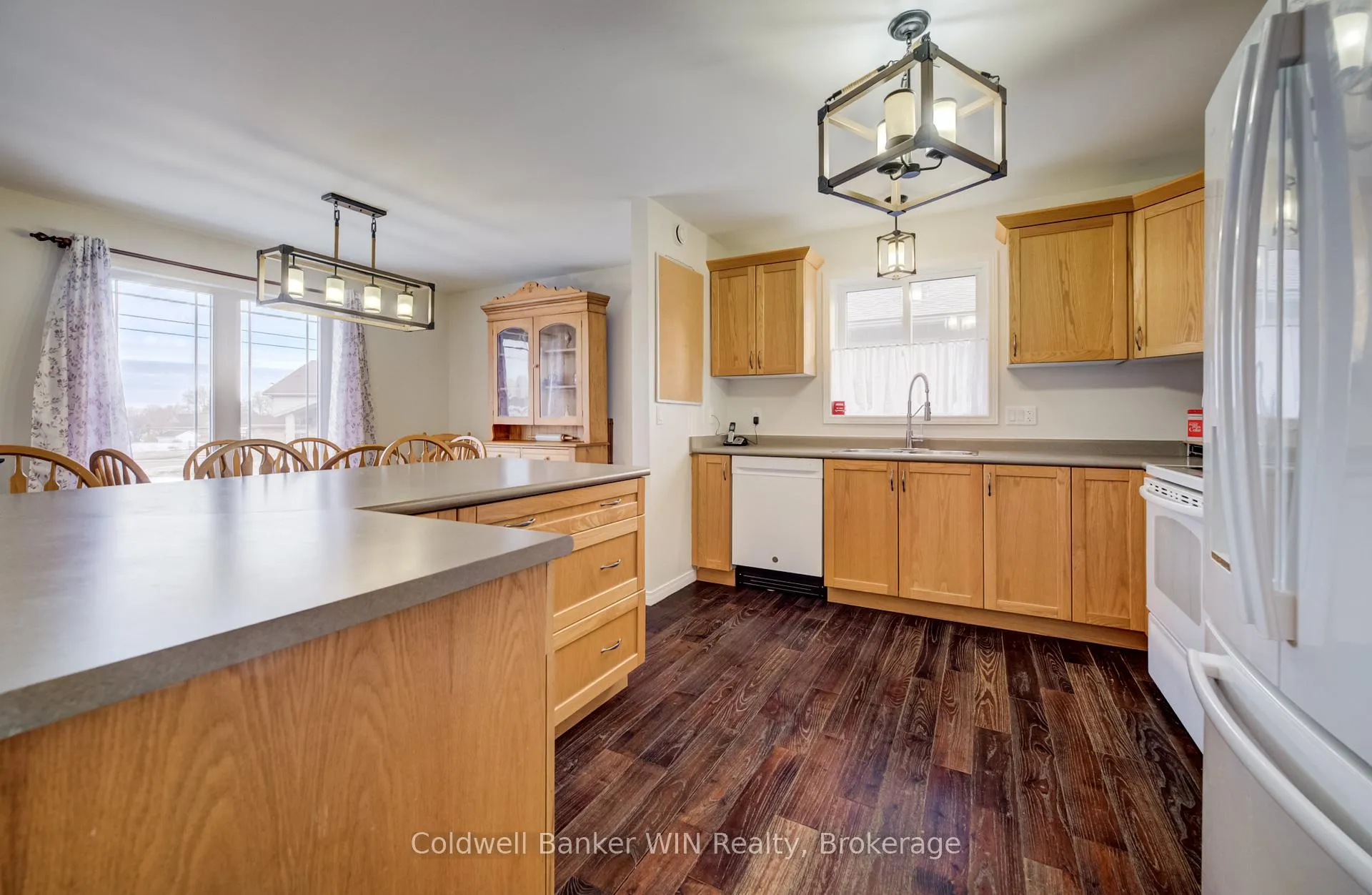 Photo 12 of 490 King Street E, Wellington North, Mount Forest — HOMEH