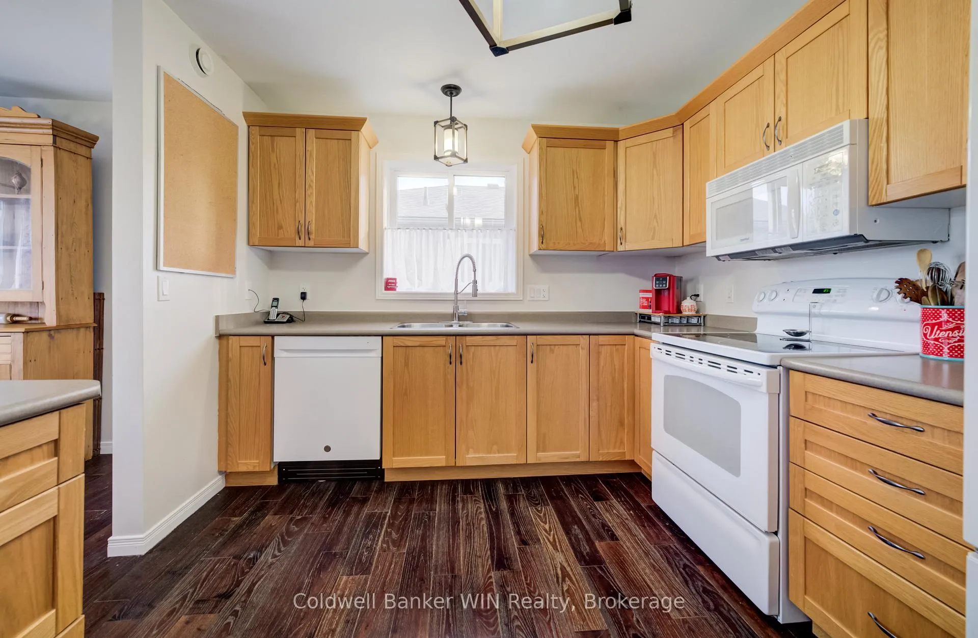 Photo 13 of 490 King Street E, Wellington North, Mount Forest — HOMEH