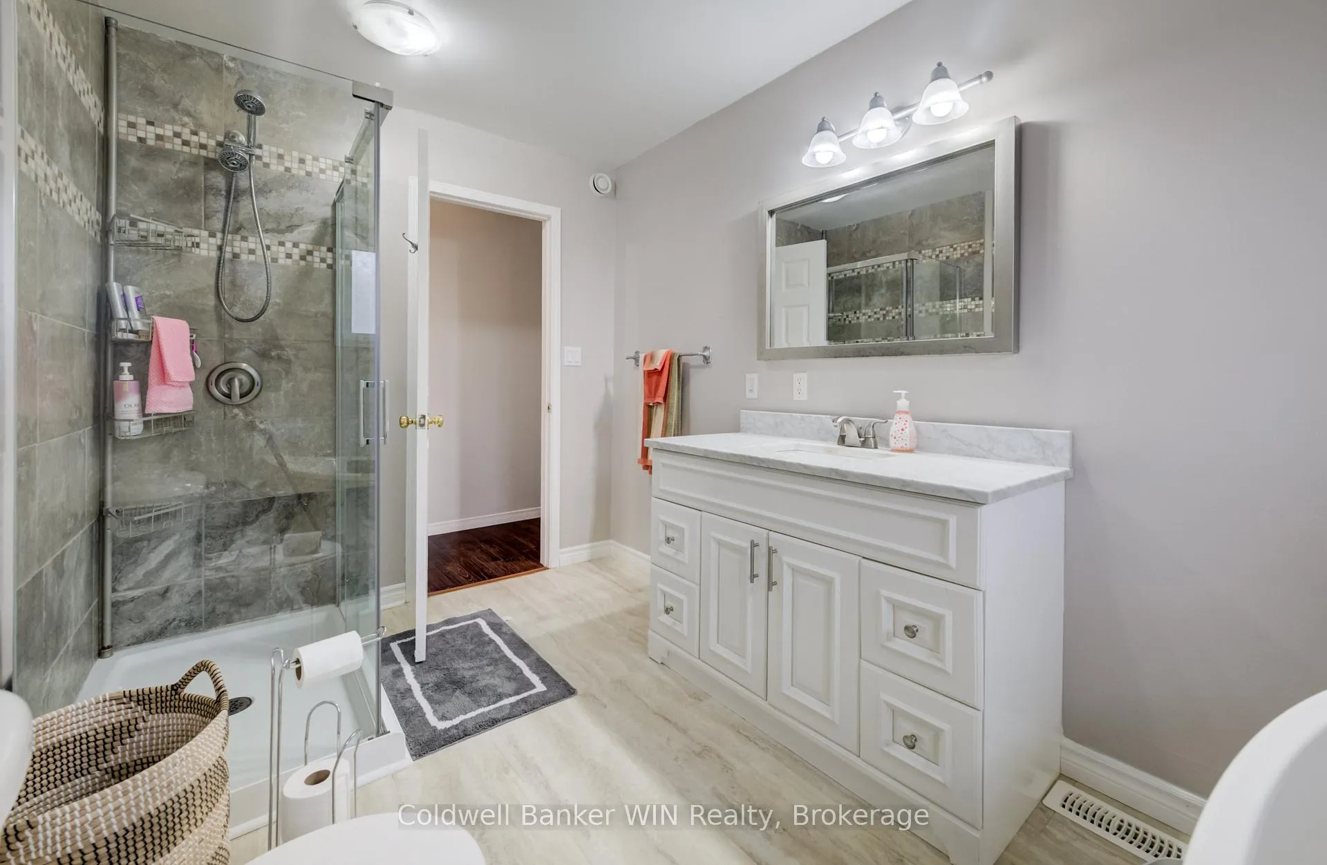 Photo 23 of 490 King Street E, Wellington North, Mount Forest — HOMEH
