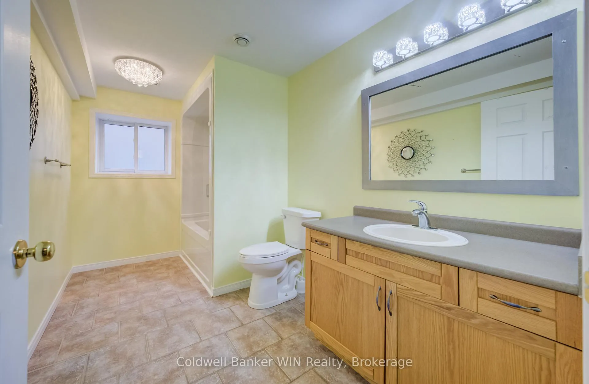 Photo 28 of 490 King Street E, Wellington North, Mount Forest — HOMEH