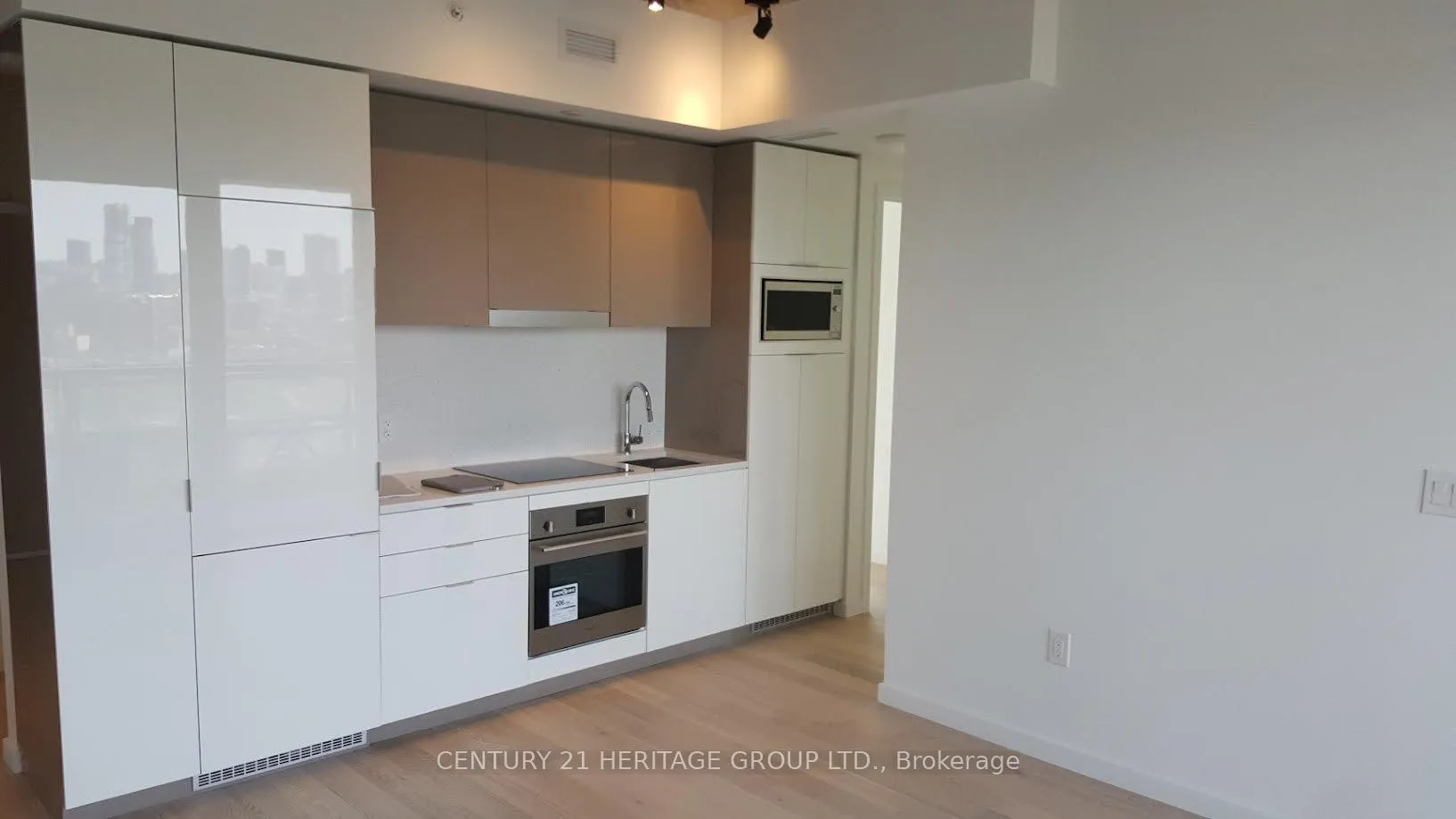 Photo 6 of Unit 1802, 170 Bayview Avenue, Toronto, Waterfront Communities — HOMEH