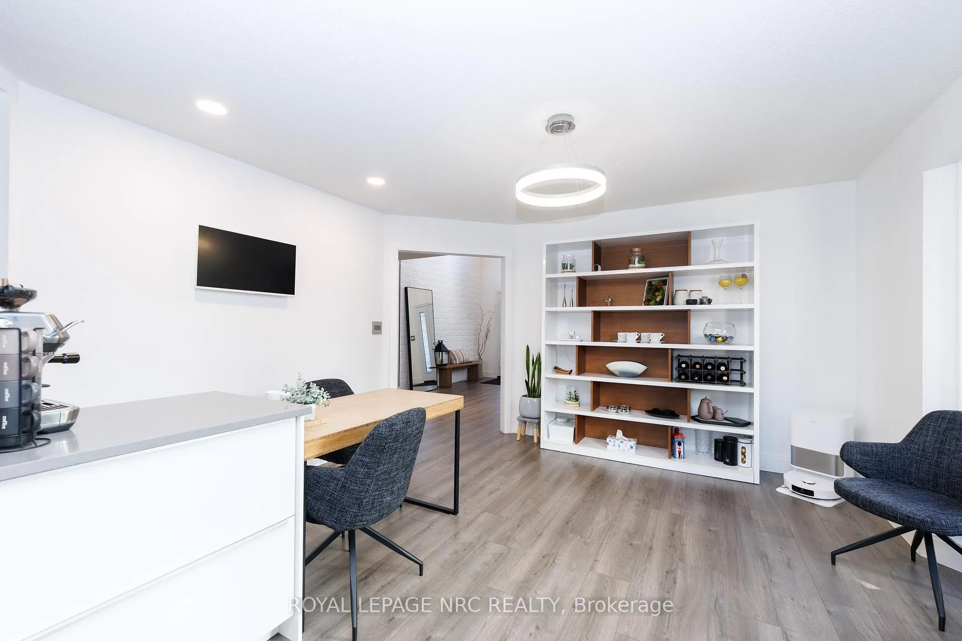 Photo 11 of 7 Sarah Court, St. Catharines, Grapeview — HOMEH
