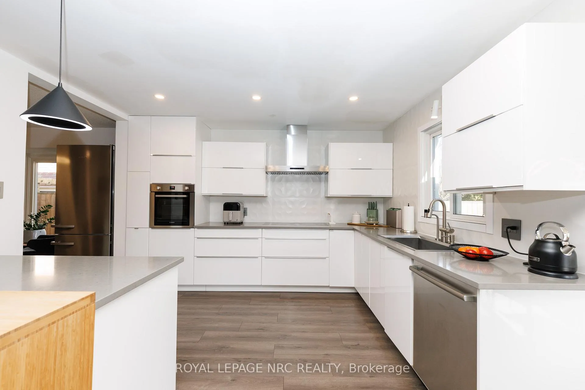 Photo 14 of 7 Sarah Court, St. Catharines, Grapeview — HOMEH